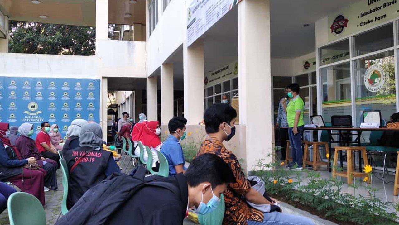 UNIDA Bogor Kerjasama dengan DINKES Kabupaten Bogor dan PUSKESMAS Ciawi Selenggarakan Pencanangan Vaksinasi COVID-19
