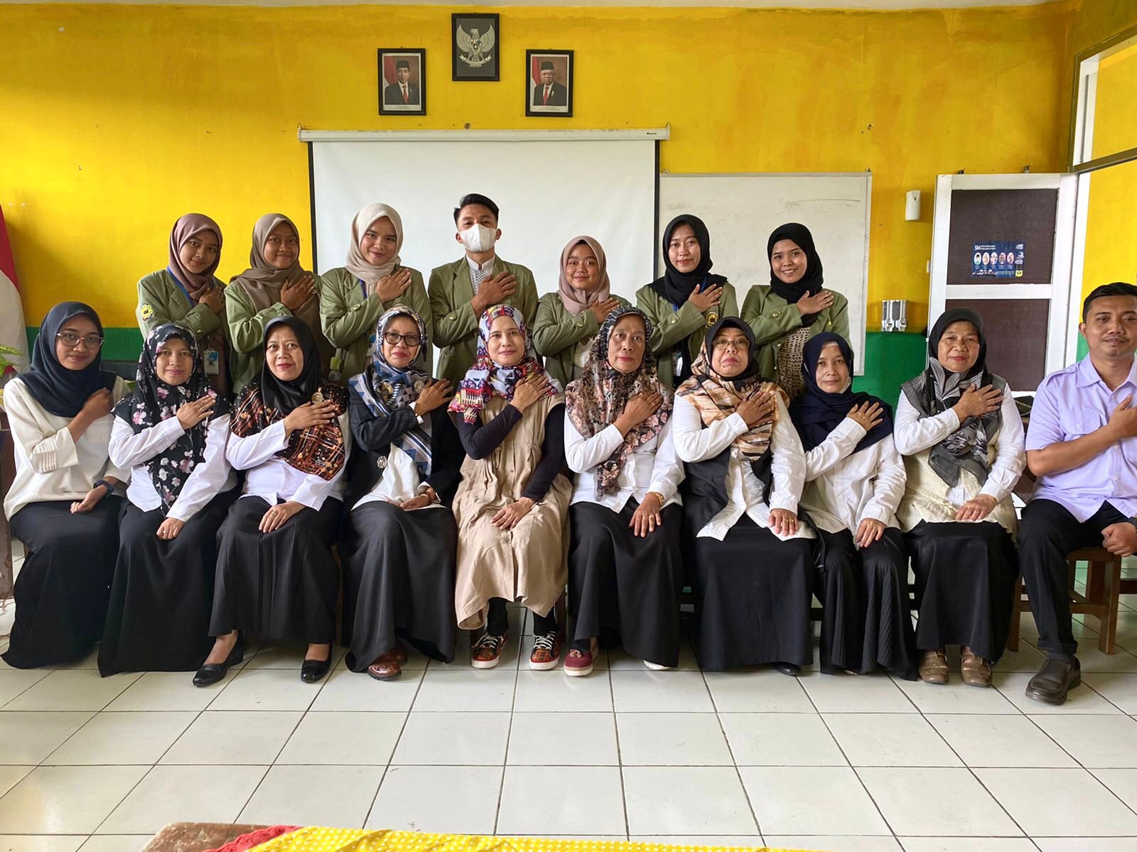 Kelompok 16 KKN FAIPG UNIDA Selenggarakan Seminar Pendidikan,  Tingkatkan Semangat Mengajar Guru Setelah Pandemi