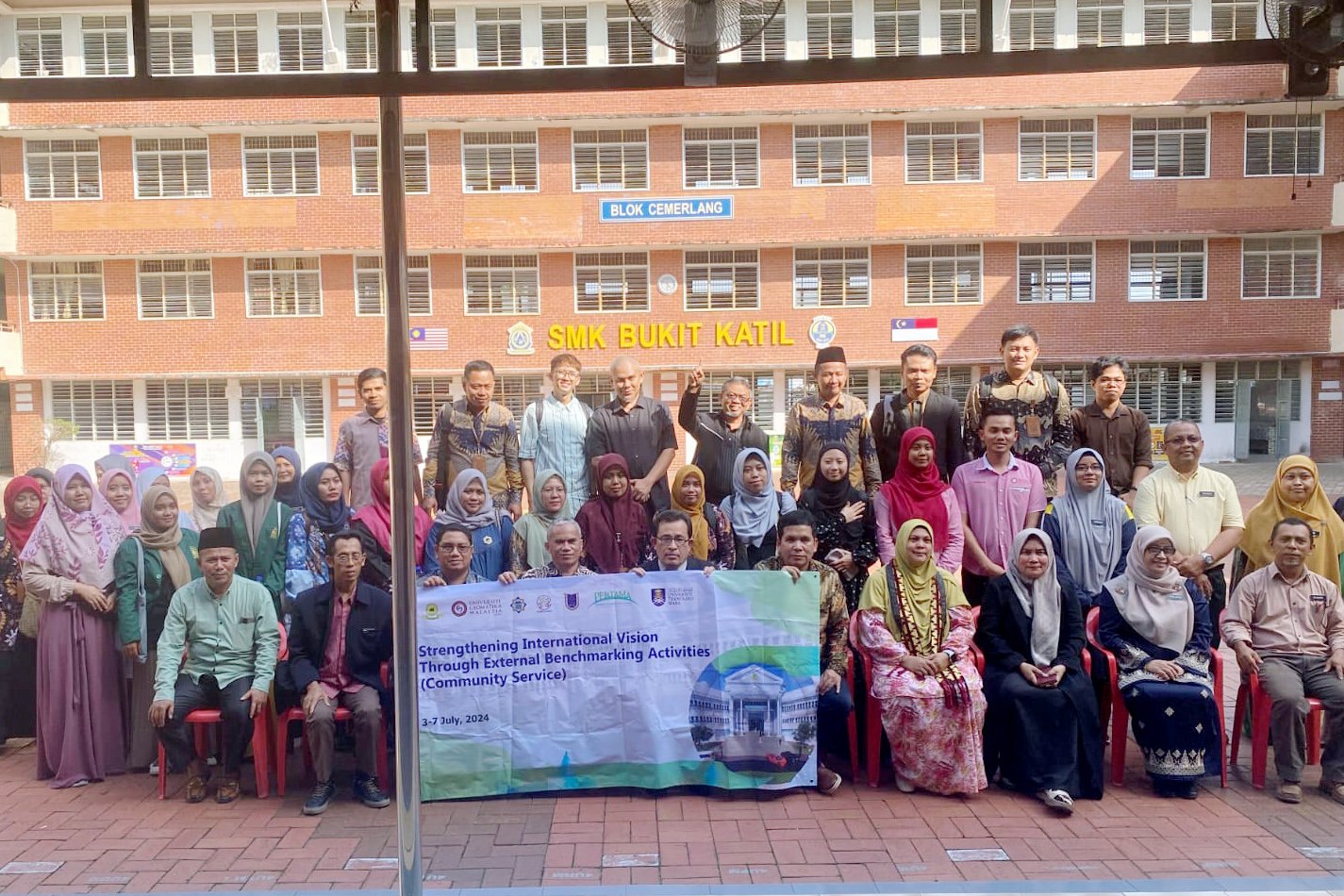 Dosen UNIDA Kunjungi Sekolah Menengah Kebangsaan Bukit Katil Malaysia, Laksanakan Pengabdian Masyarakat Internasional