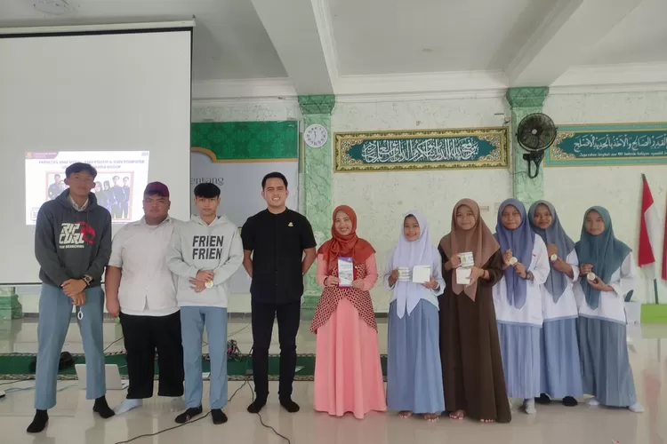 Kunjungi SMA dan SMK Ibnu Aqil Bogor, FISIPKOM UNIDA Beri Motivasi Siswa Lanjutkan Studi ke Perguruan Tinggi